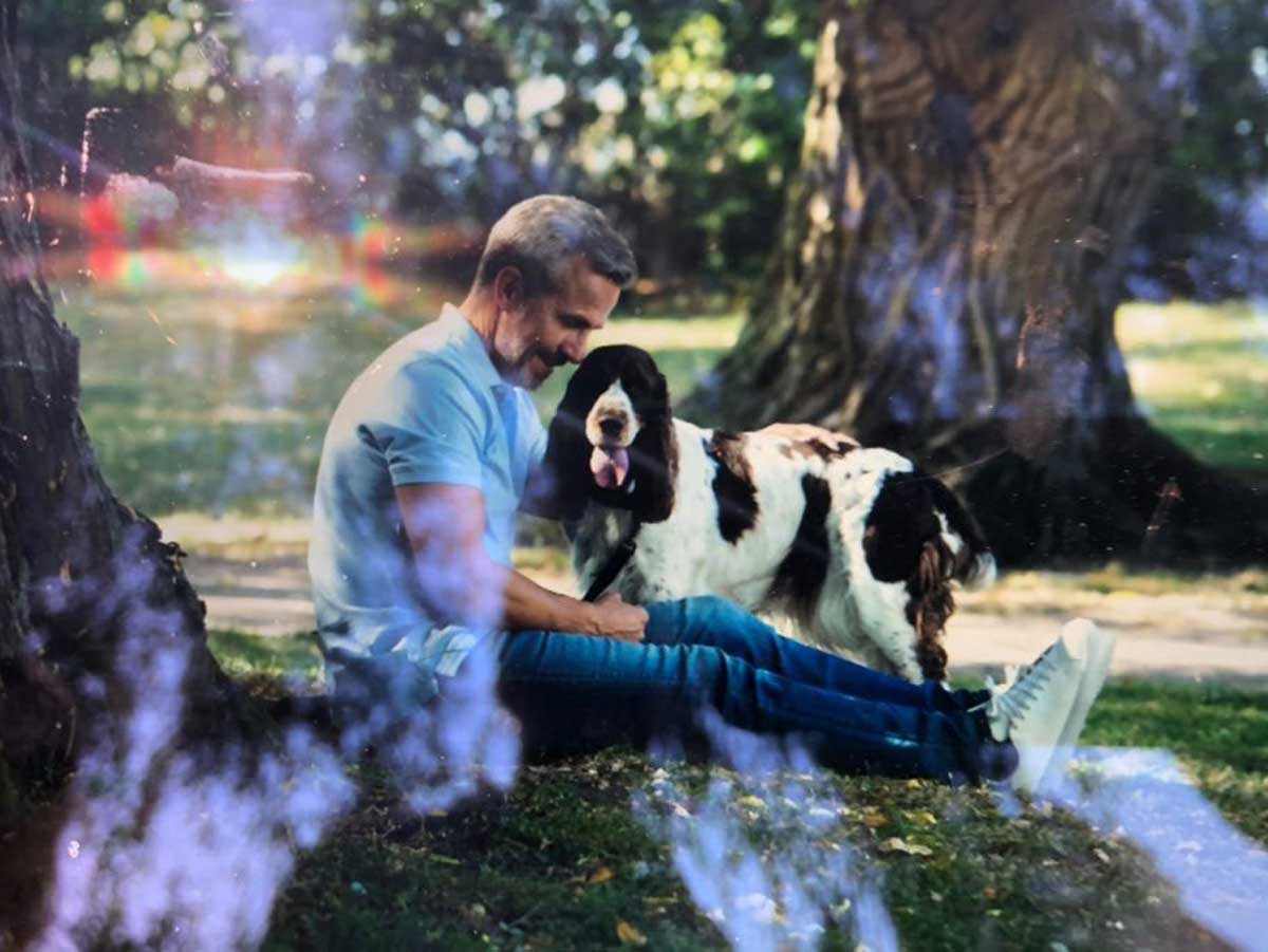 Plaque Off 2020-08-17, Fotografering i parkmiljö med hund